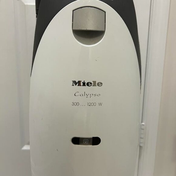 Miele Calypso 300 Vacuum Cleaner - Picture 2 of 6
